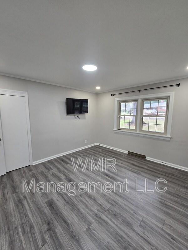 Building Photo - 420 Downey Pl