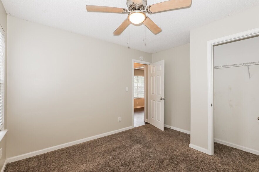 Building Photo - 172 Regency Park Dr