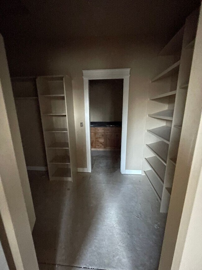 Building Photo - 7493 N Paw St