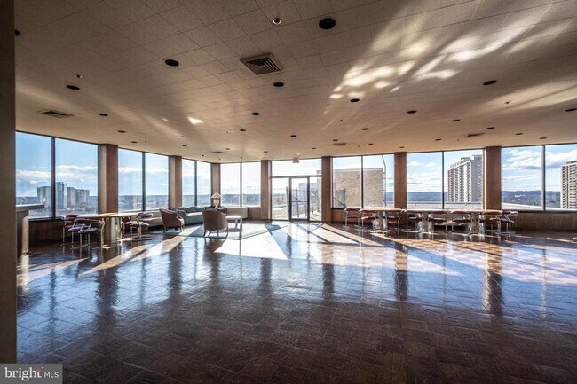 Building Photo - 3709 S George Mason Dr