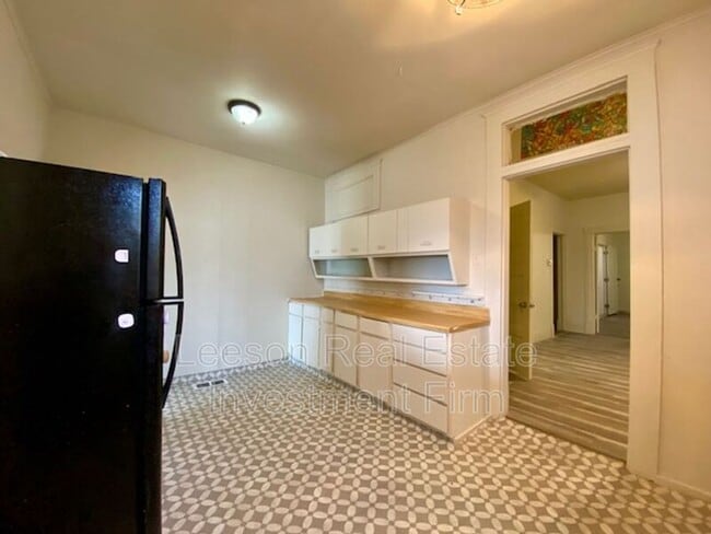 Building Photo - 533 Merrick St