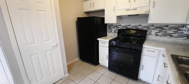 Building Photo - 823 Taulbee Ln