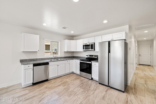 Building Photo - 6201 N Reata Dr