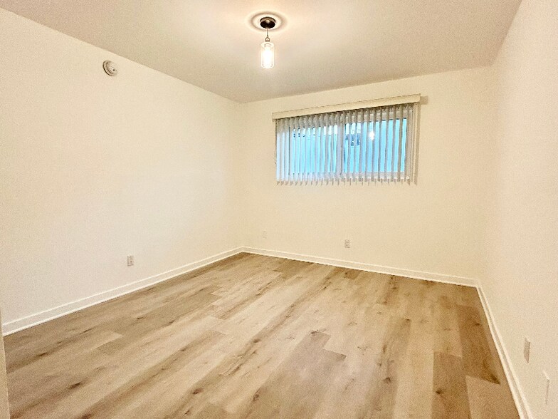 Building Photo - 1849 S Bentley Ave