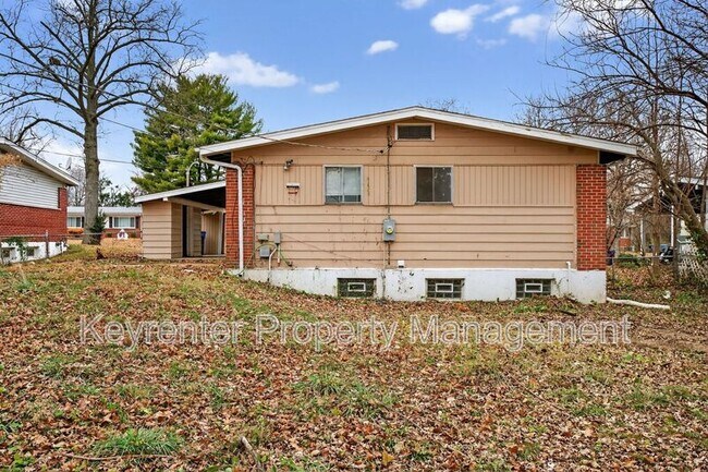 Building Photo - 900 Paddock Dr