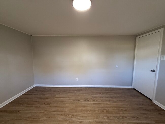 Building Photo - 205 Mardale Dr