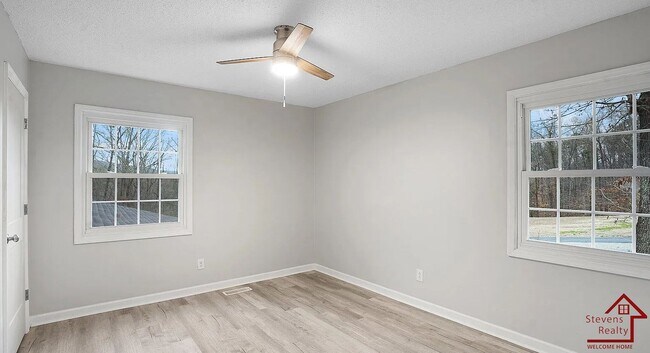 Building Photo - 510 Knollwoods Rd
