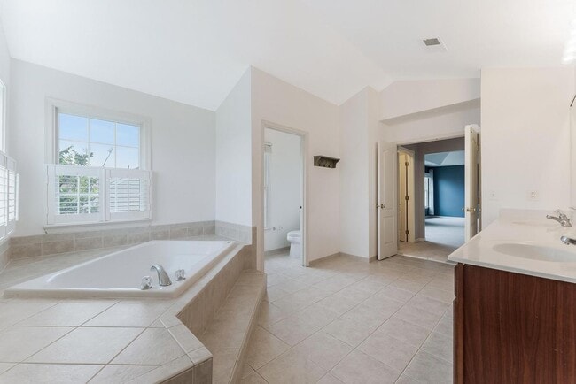 Building Photo - 20152 Boxwood Pl