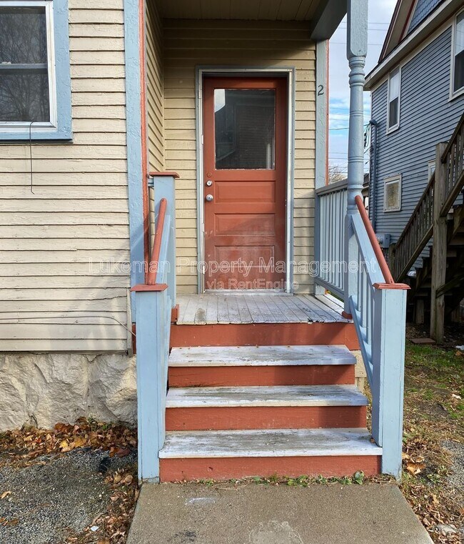 Building Photo - 1320 S Westnedge Ave