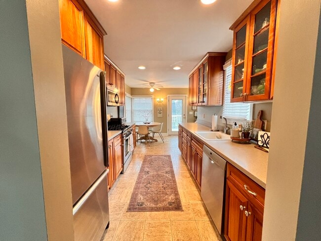 Building Photo - 1N261 Stacy Ct