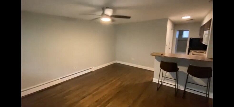 Building Photo - 1743 W Bryn Mawr Ave