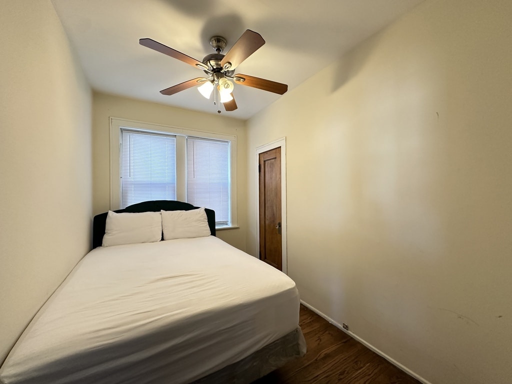 Building Photo - 5023 N Ridgeway Ave