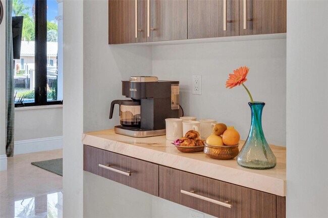 Building Photo - 156 Fiesta Way