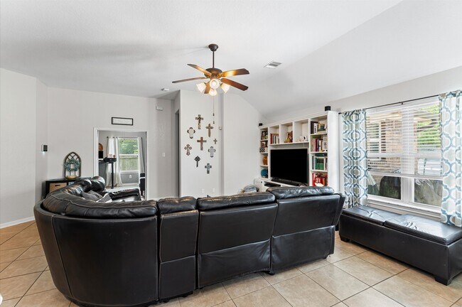 Building Photo - 115 Cobblestone Ct