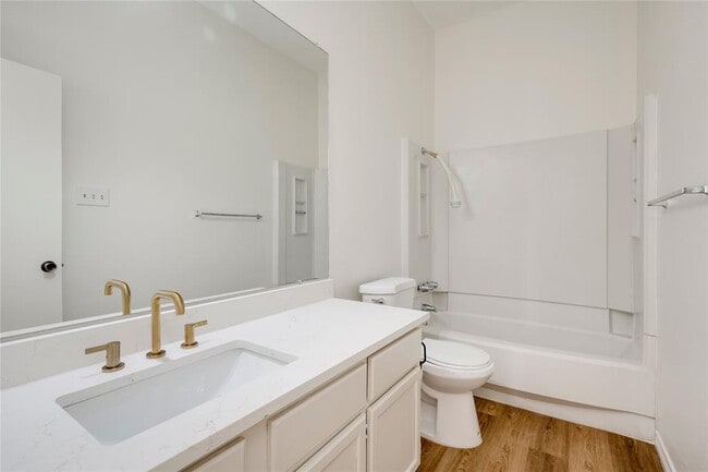 Building Photo - 2007 Castle View Dr