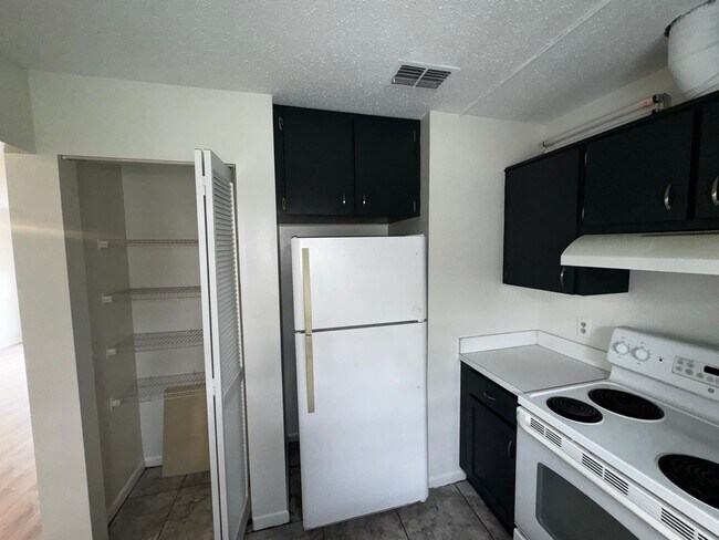 Building Photo - Charming 2-Bedroom Home in Peaceful Dunnellon Neighborhood