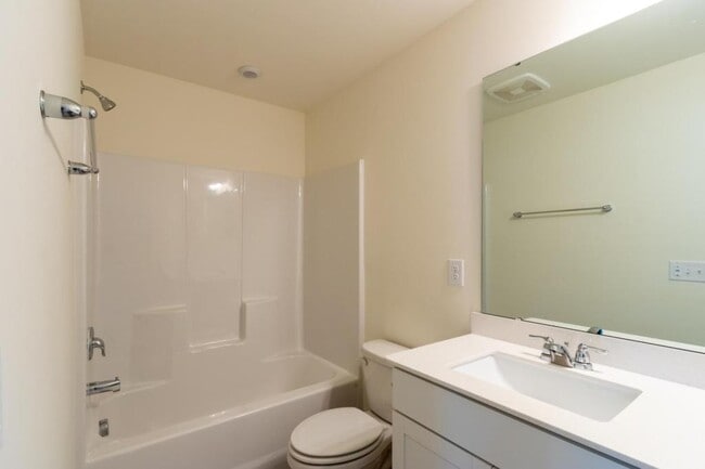 Building Photo - 1204 Grenshaw Dr