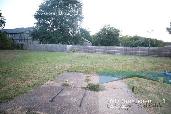 Building Photo - 607 Stratford Dr
