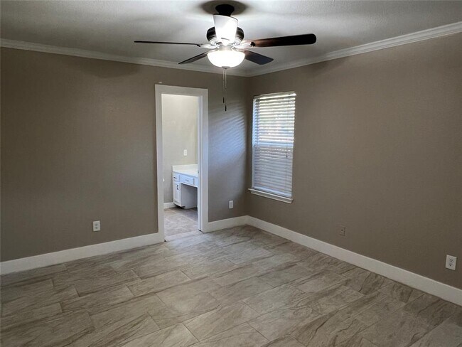 Building Photo - 5909 Avery Island Ave