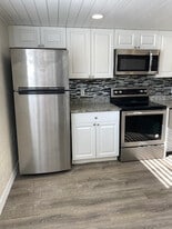 Building Photo - 1910 S Palmetto Ave