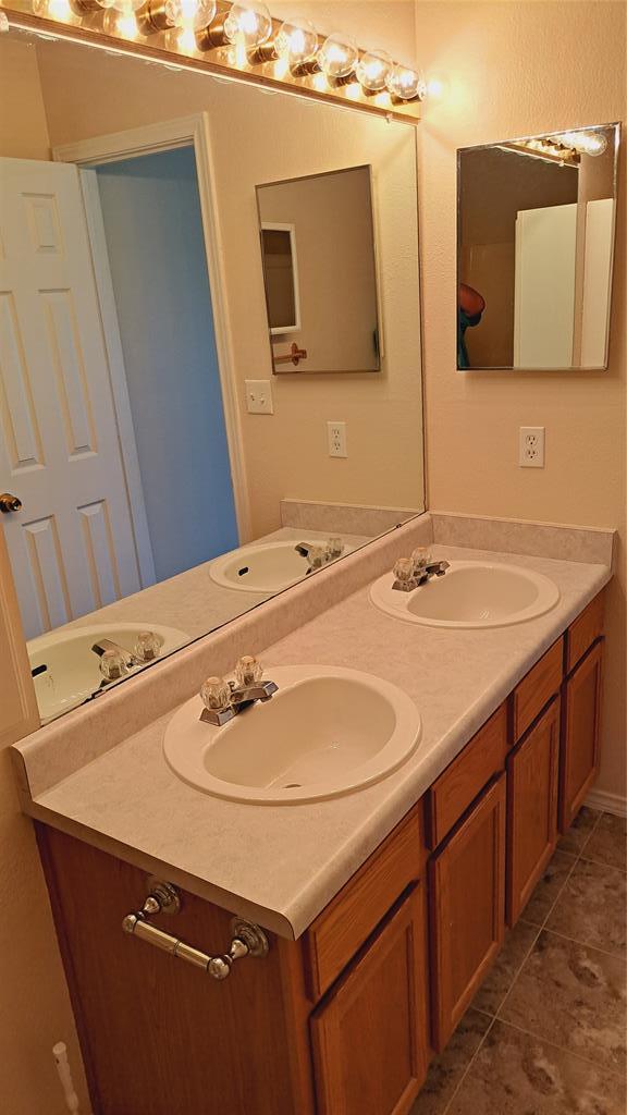 Building Photo - 804 Moon Glow Dr