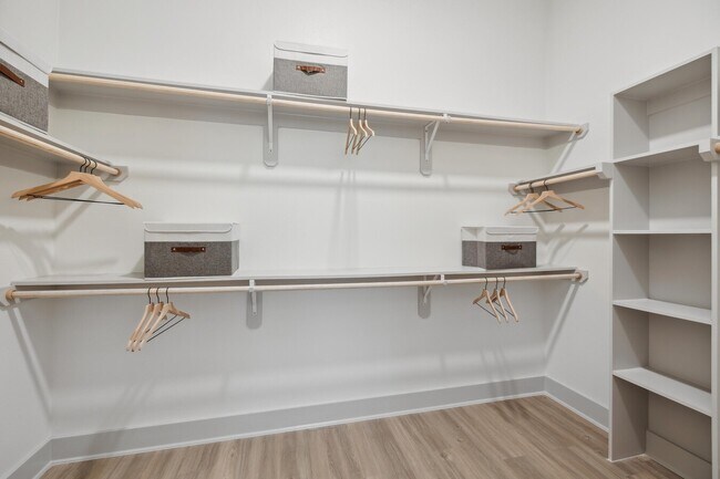 Building Photo - Move-In Special: 4–6 Weeks Free