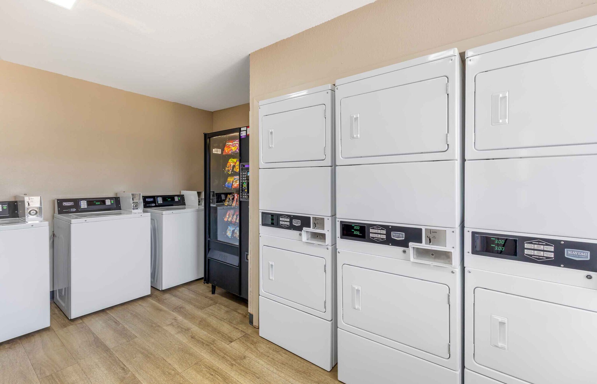 Building Photo - Furnished Studio-Arlington