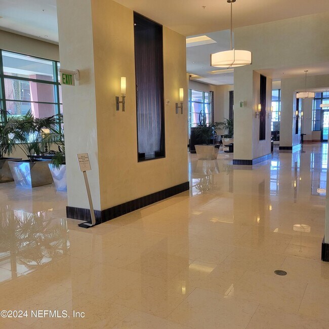 Building Photo - 1431 Riverplace Blvd