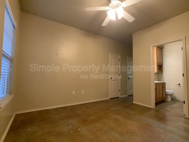 Building Photo - 14870 Gilbert St