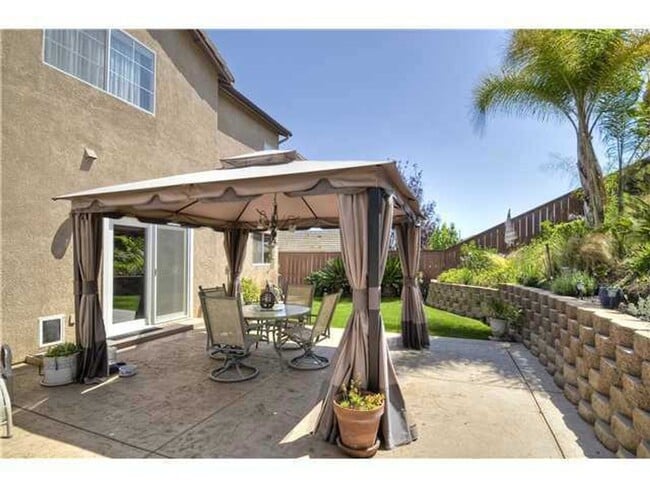 Building Photo - Welcoming Home with Solar and Great Locati...