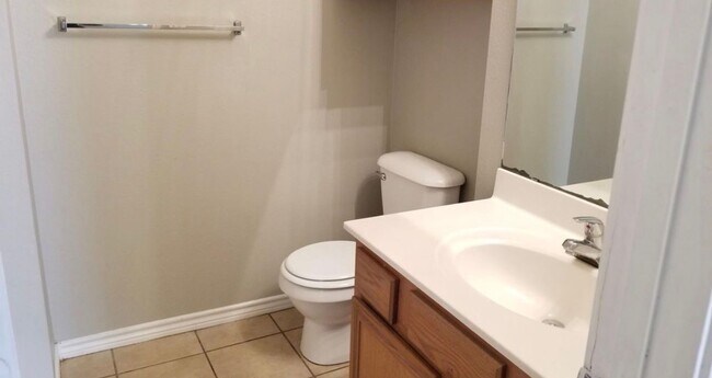 Building Photo - 602 N Bangor Ave