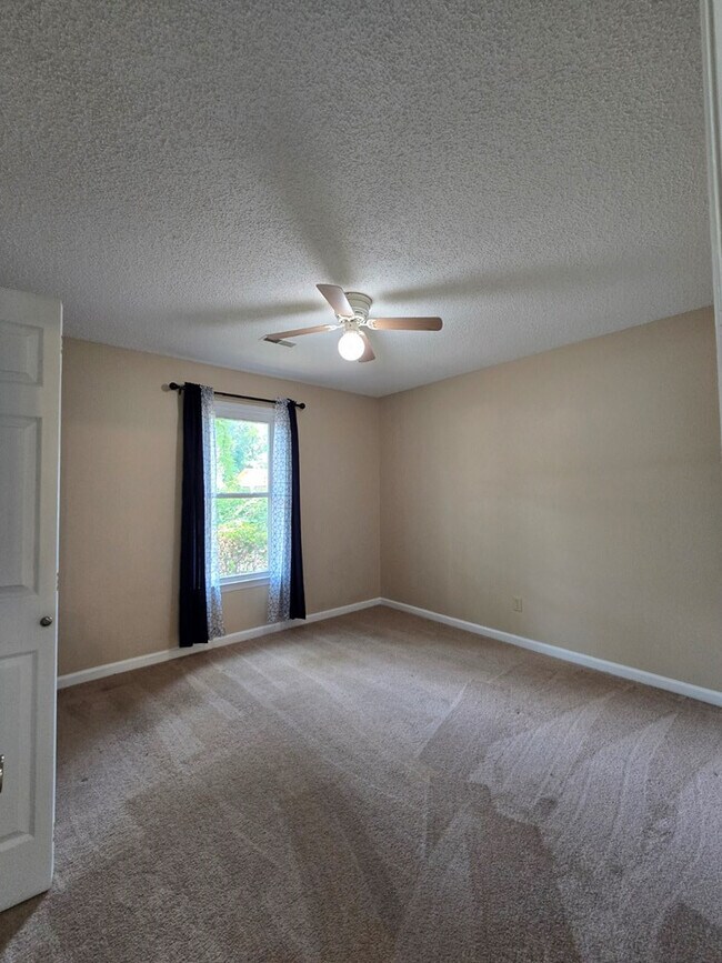 Building Photo - 1520 Crowndale Dr