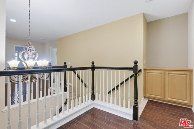 Building Photo - 5187 Knollwood Way