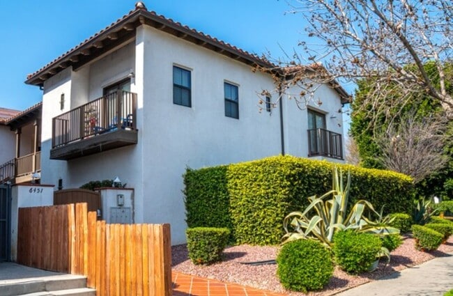 Building Photo - 3 Bedroom 2 Bathroom Apartment