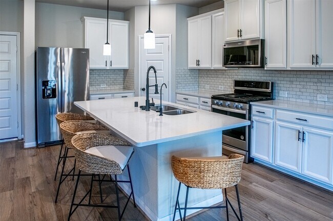 Primary Photo - 16018 Oregon Oak Dr