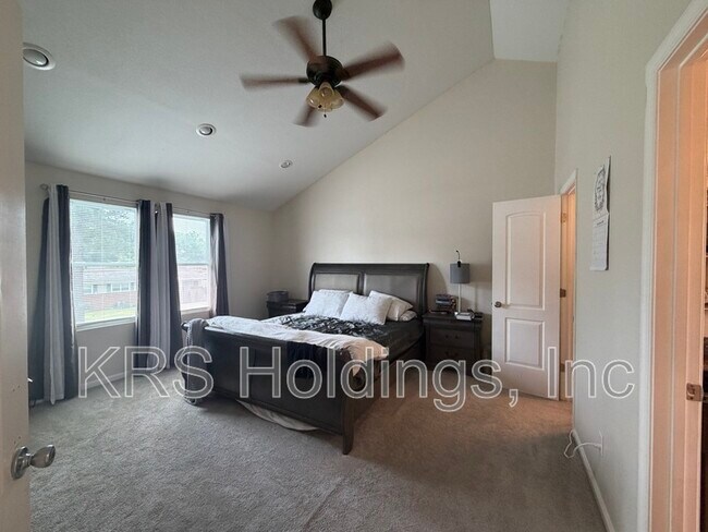 Building Photo - 5748 Burrell Ave