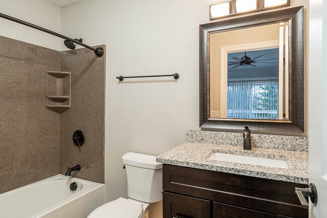 Building Photo - 746 Hilltop Ln