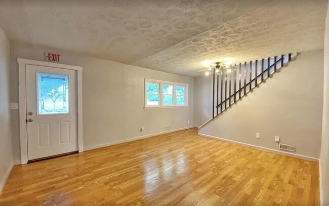 Building Photo - 2600 Browns Ln