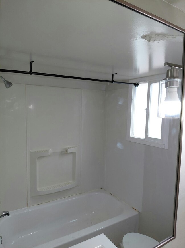 Building Photo - 520 E 300 S