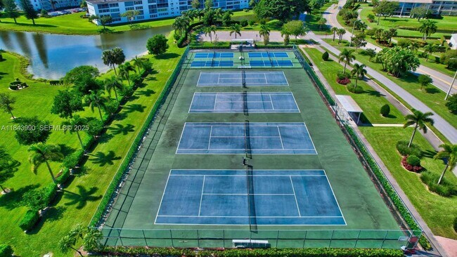 Building Photo - 400 Brighton J