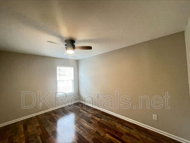 Building Photo - 2355 Mayfair Dr