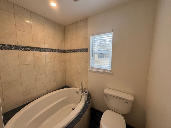 Building Photo - Beautiful 4Bd/2.5Ba Spacious Home in Missi...