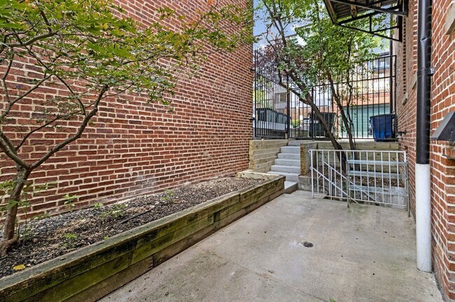 Building Photo - 1807 California St NW