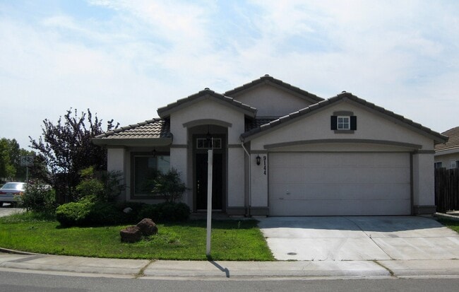 Primary Photo - 3 Bed, 2 Baths, 1485 SF. 2 Car Garage, sin...