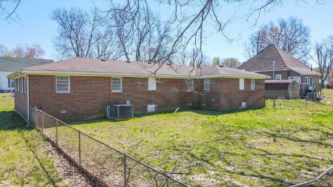 Building Photo - 244 S Hollis Ave