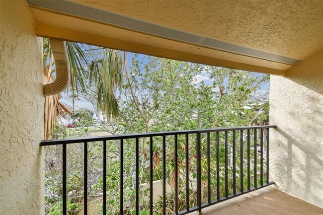 Building Photo - 7550 Sunshine Skyway Ln S