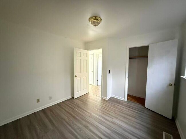 Building Photo - 1607 S Mack Smith Rd