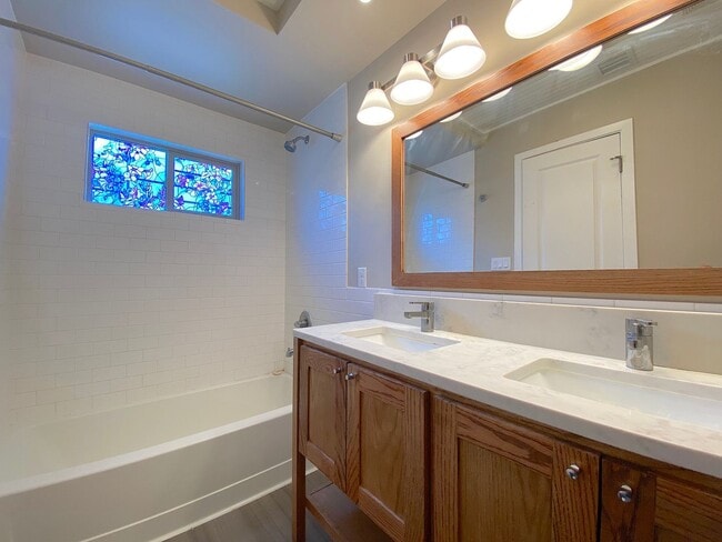 Building Photo - West El Paso 4bed/3.5bath Townhome