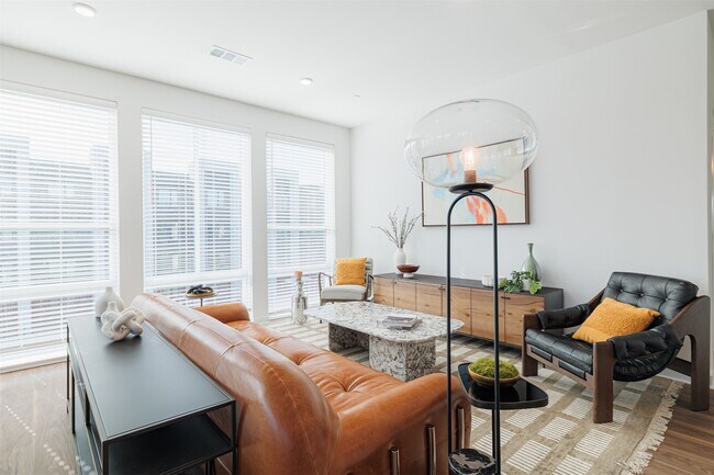 Building Photo - 10505 Deerwood Rd