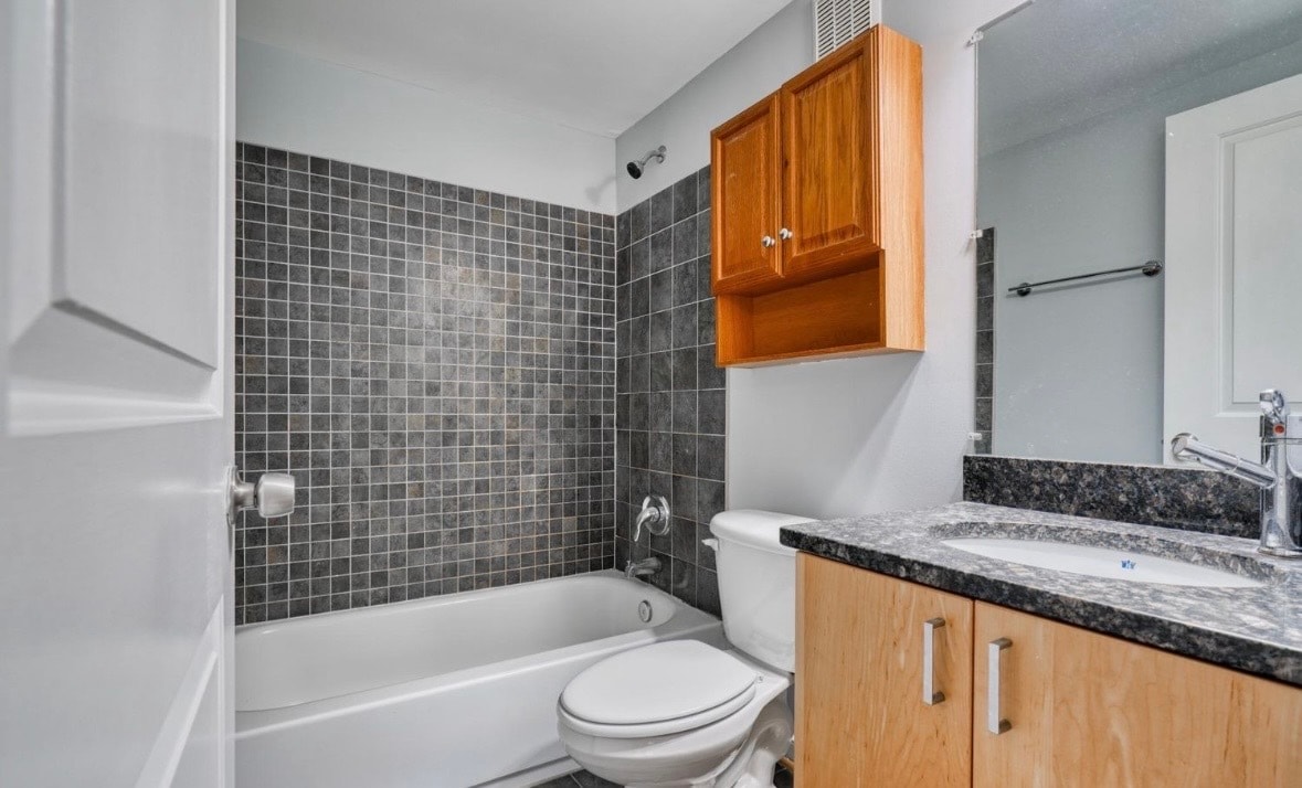 Room 1 Bathroom - 214 S Regester St